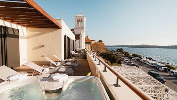 Presidential Apartment, Sauna, Sea View | Vista desde la habitación