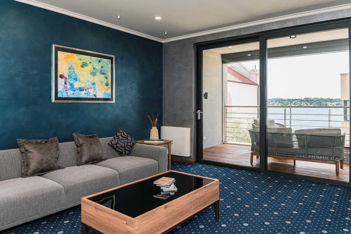 Luxury Apartment, Sea View | Living area