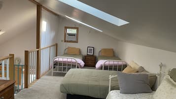 1 chambre, bureau, lit parapluie, draps fournis