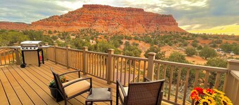 Rustic Barn Loft Near Kanab Red Cliffs | Pet Friendly