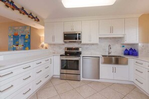 冰箱、微波炉、烤箱、炉灶