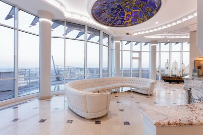 RoofPort Apartment with Rooftop Pool