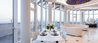 RoofPort Apartment with Rooftop Pool