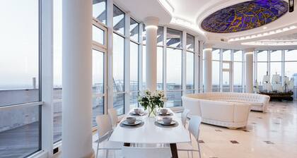 RoofPort Apartment with Rooftop Pool