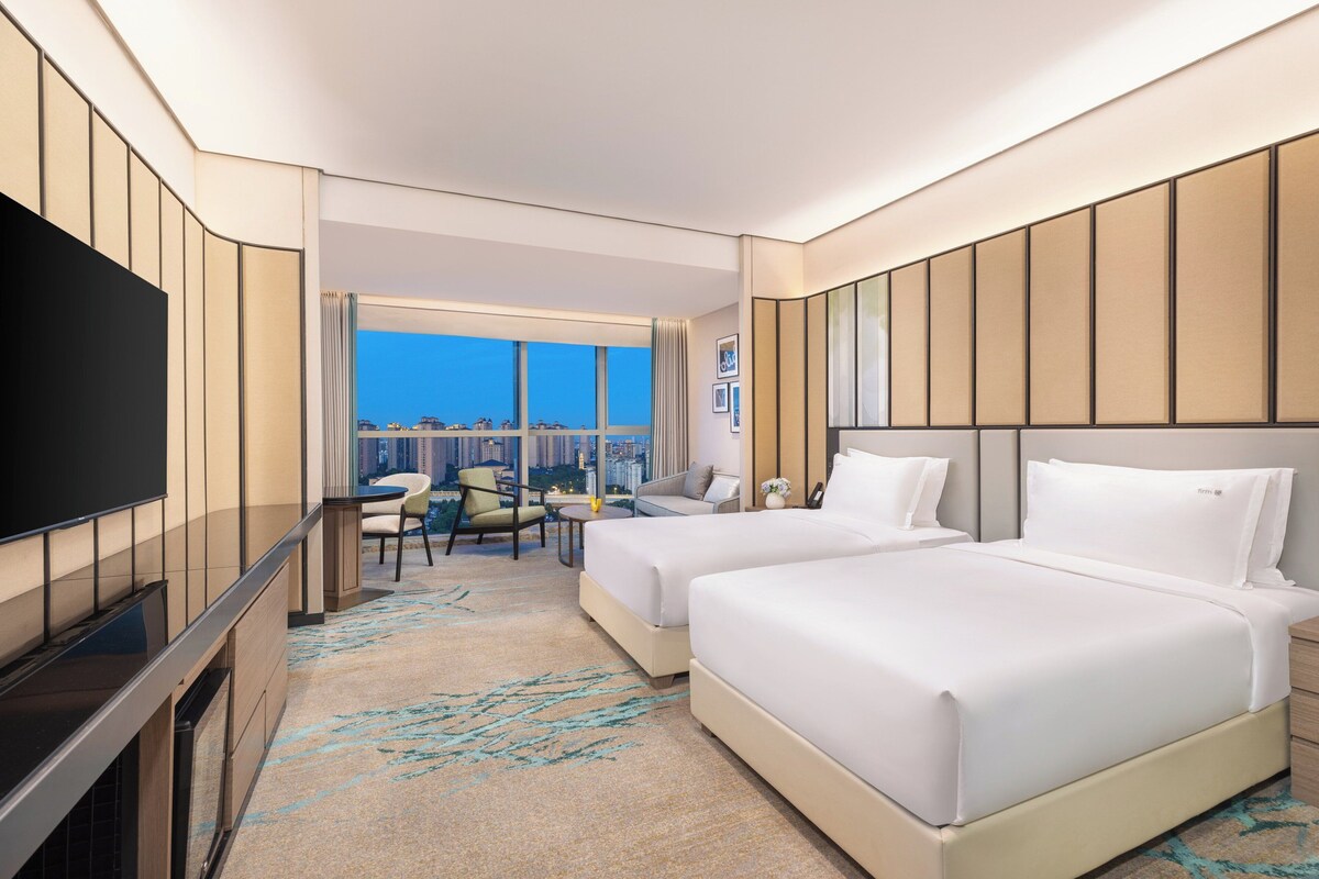 2 Double Premium | Premium bedding, down comforters, in-room safe, desk