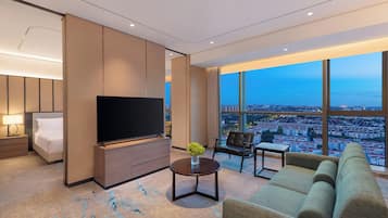 1 Super King Suite | Premium bedding, down comforters, in-room safe, desk