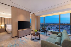 Suite, 1 King Bed | Premium bedding, down comforters, in-room safe, desk