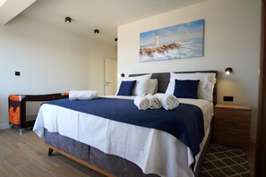5 bedrooms, iron/ironing board, free WiFi, bed sheets