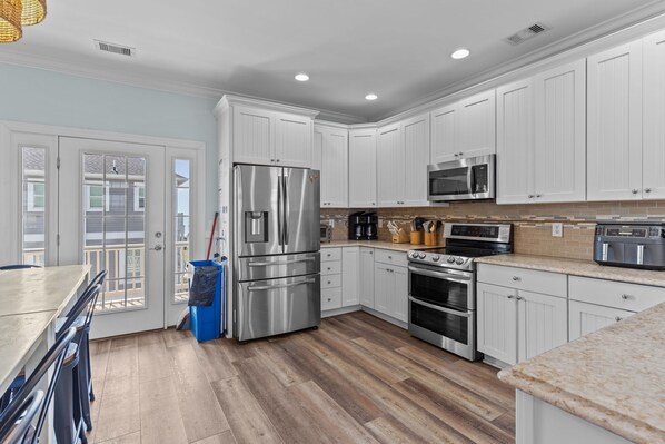 Fridge, microwave, oven, stovetop - 8 Bedrooms, 7 Baths, Sleeps 20, Linens, Private Heated Pool, Elevator, Golf Near (Ocean Isle Beach)