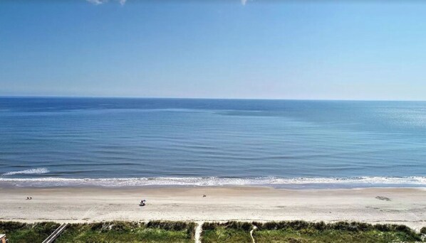 Plage à proximité, chaises longues