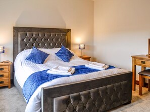 4 多间卧室、免费 WiFi、床单