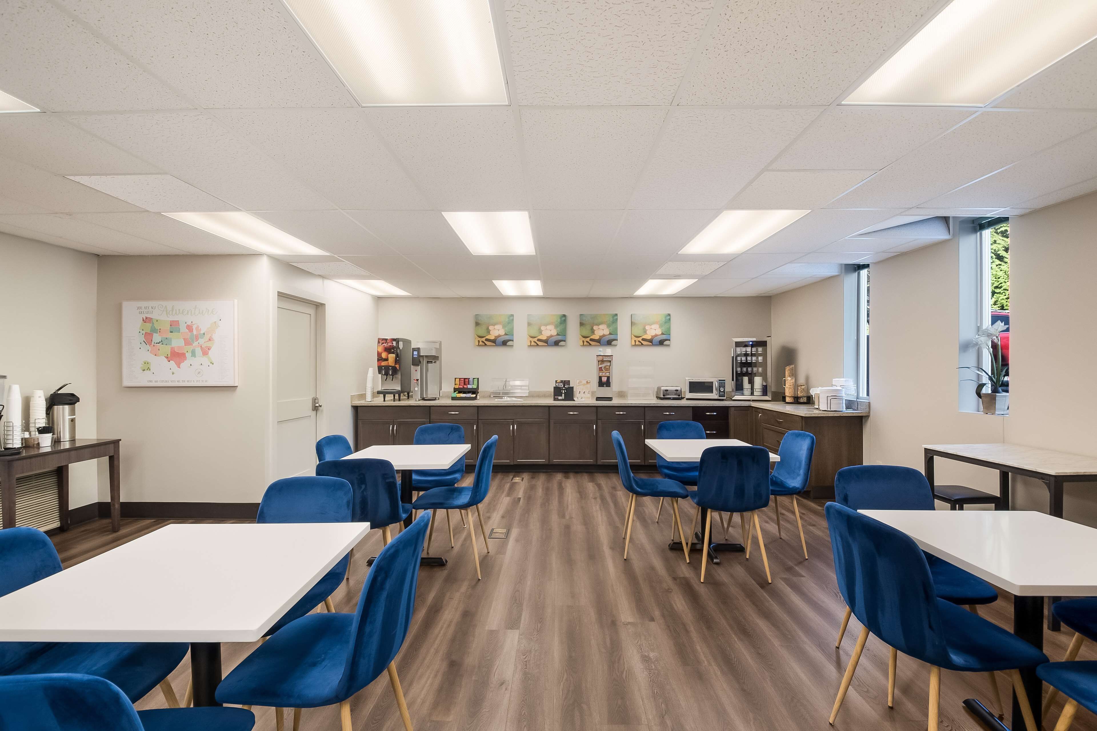 Buffet déjeuner gratuit tous les jours