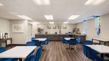 Buffet déjeuner gratuit tous les jours