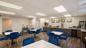 Desayuno bufé gratuito y diario