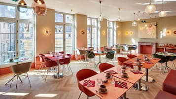 Petit déjeuner buffet servi tous les jours en supplément