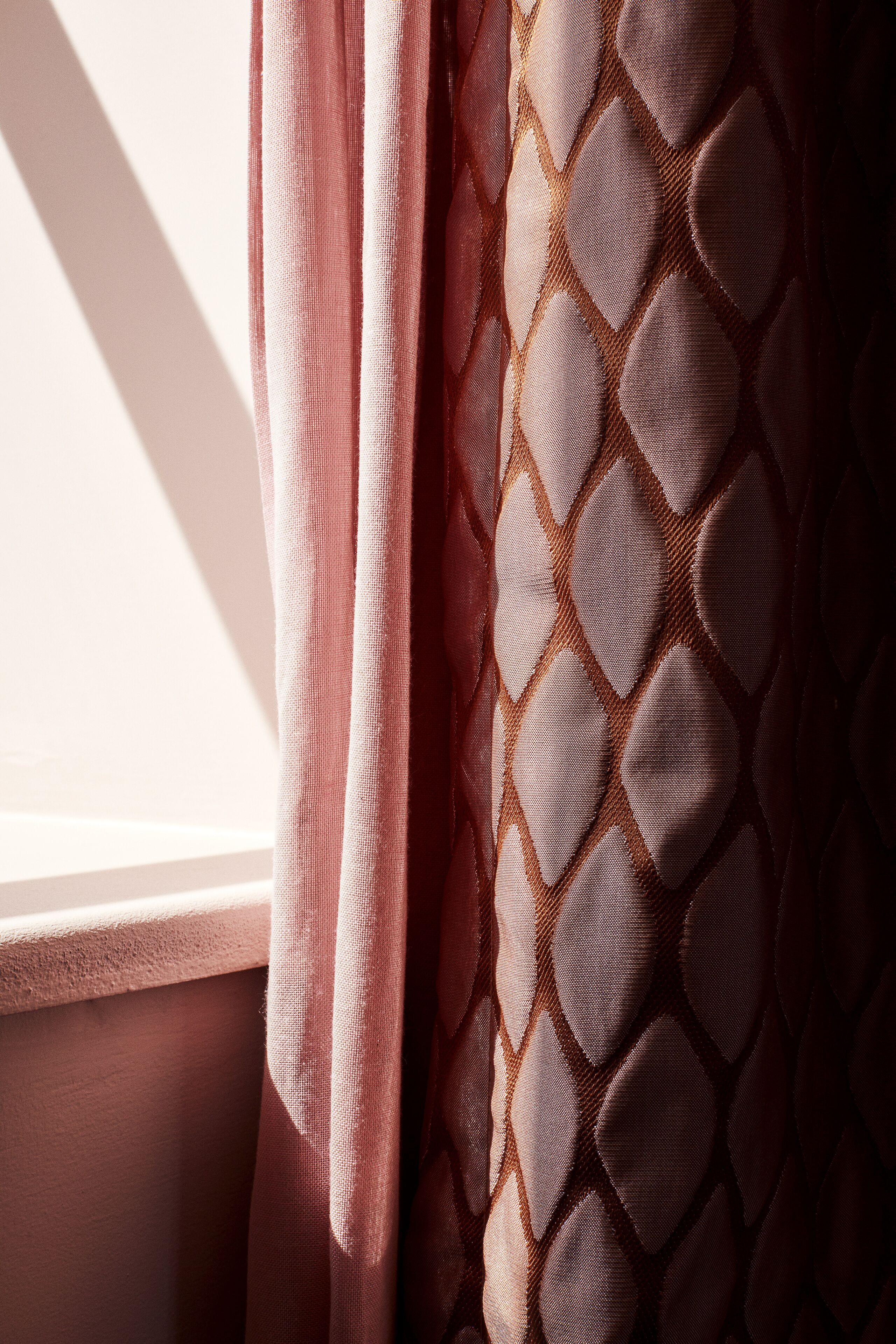 deluxe room, 1 queen bed, non smoking | in-room safe, desk, soundproofing, iron/ironing board