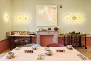Daily buffet breakfast for a fee