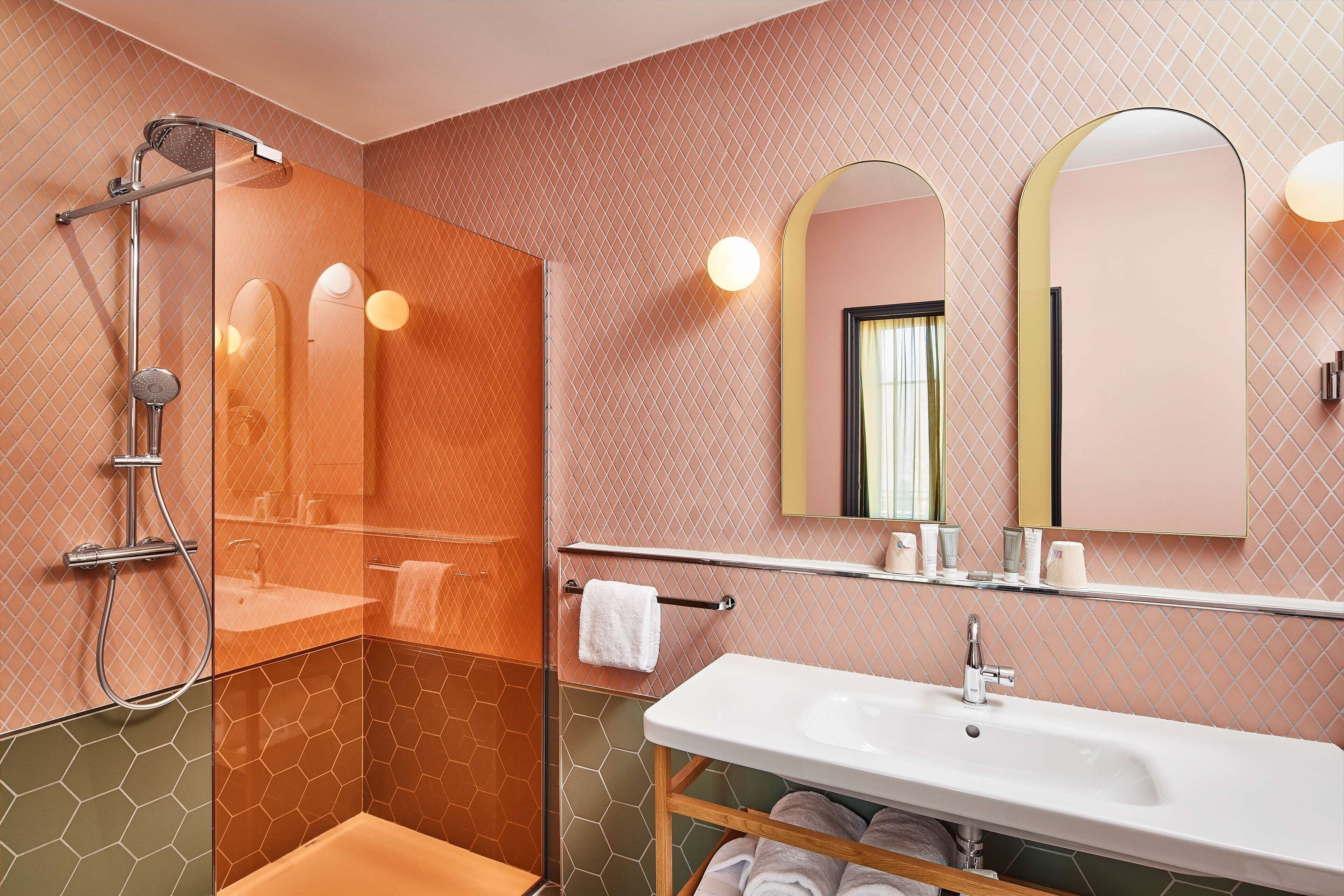 suite, 1 queen bed, non smoking (twin bed on request) | bathroom | hair dryer, towels