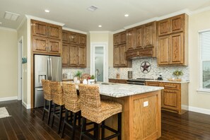 Fridge, oven, stovetop, dishwasher