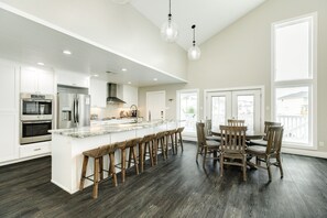 Fridge, microwave, oven, stovetop - Private Canal Home w/ 2 Living Areas, Easy Bay Access & POOL (Galveston)
