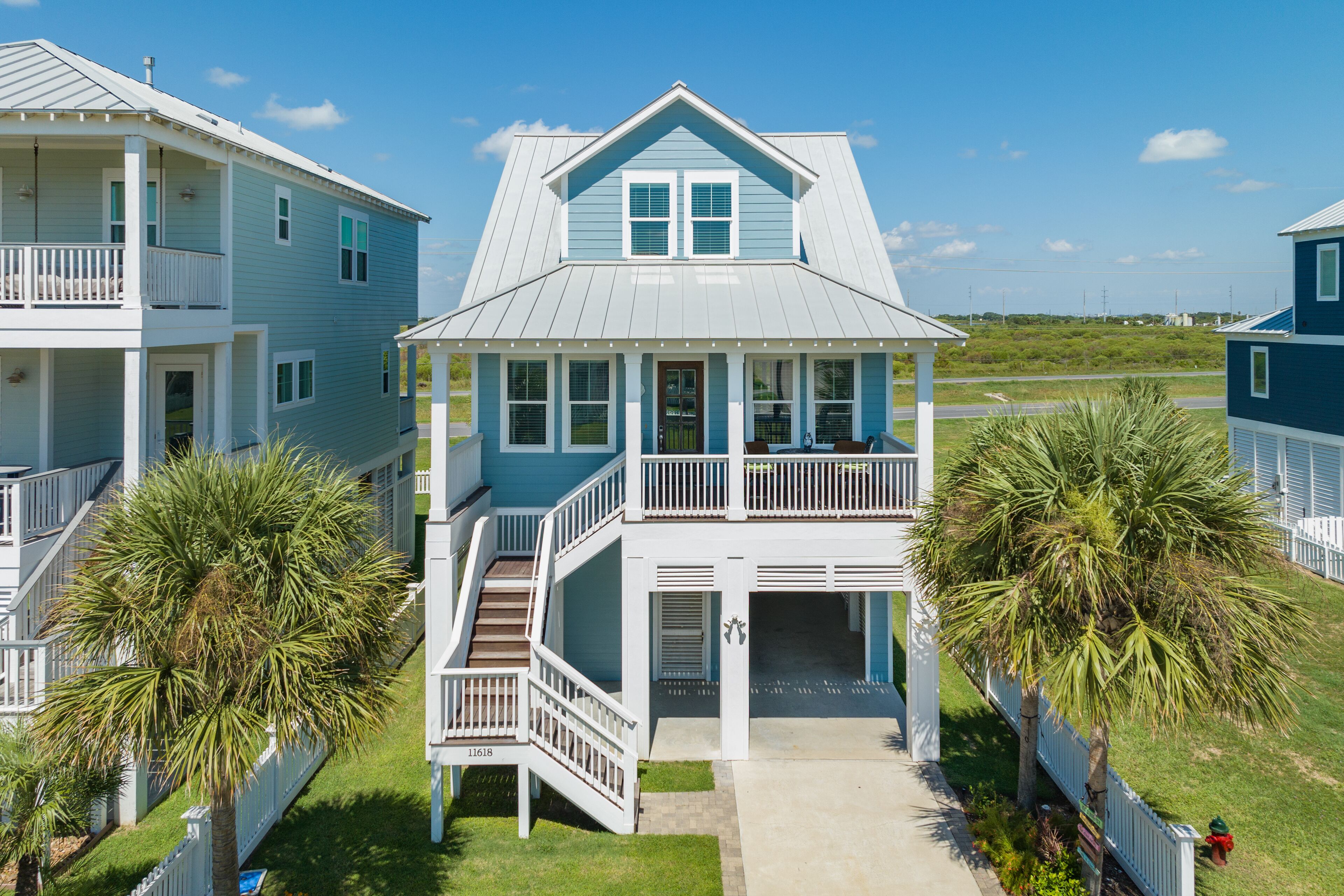 Luxurious Beachside Home - All Suites, Large Living/Dining, Screened Porch