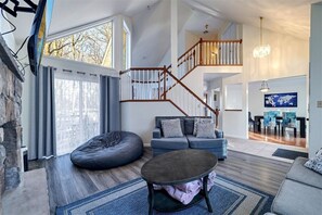 Smart-TV, Kamin, Videospiele