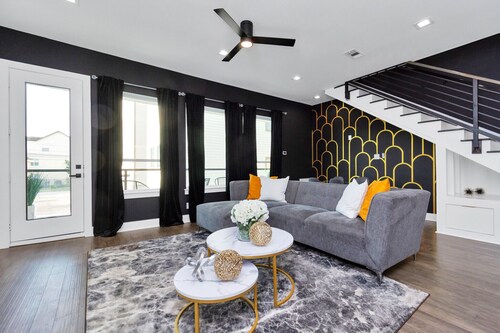 🌟The Suite Spot🌟Downtown Skyline View🏙 Sleeps 12