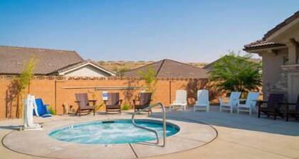 LeBlanc 5 Bedroom!  5 Bath! Firepit! Dog Friendly!