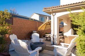 Outdoor dining - LeBlanc 5 Bedroom!  5 Bath! Firepit! Dog Friendly! (Washington)