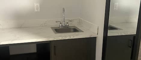 Select Comfort beds, desk, free WiFi, bed sheets