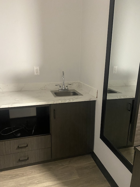 Select Comfort beds, desk, free WiFi, bed sheets