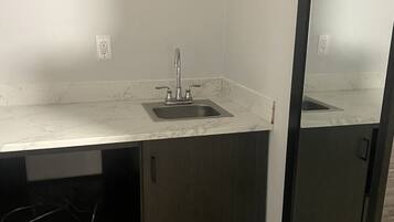 Select Comfort beds, desk, free WiFi, bed sheets