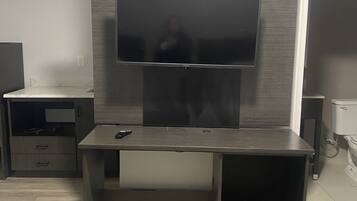 Camas Select Comfort, escritorio, wifi gratis y ropa de cama