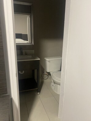 Shower, hydromassage showerhead, towels, soap - Motel 6 Williamstown, NJ - Black Horse Pike (Williamstown)