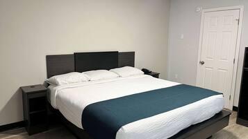 Select Comfort 床墊、書桌、免費無線上網、床單