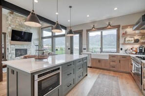 Frigorífic, microones, forn i placa de cuina 