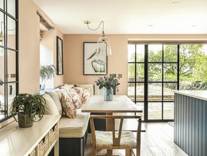 Interior - 4 bedroom accommodation in Hazelton (Hazelton)