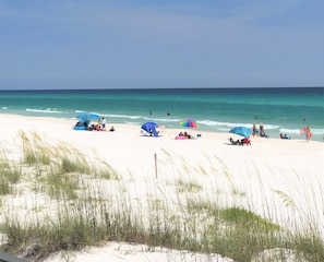 Sun-loungers, beach towels - Prominence 3bd 2.5ba Sleeps 8 GOLF CART 5 Bikes Near Beach Lg Pool "Big Chill" (Inlet Beach)
