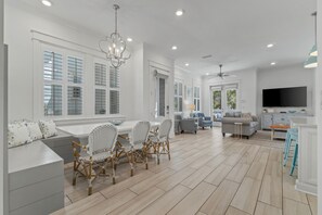 Interior - Prominence 3bd 2.5ba Sleeps 8 GOLF CART 5 Bikes Near Beach Lg Pool "Big Chill" (Inlet Beach)