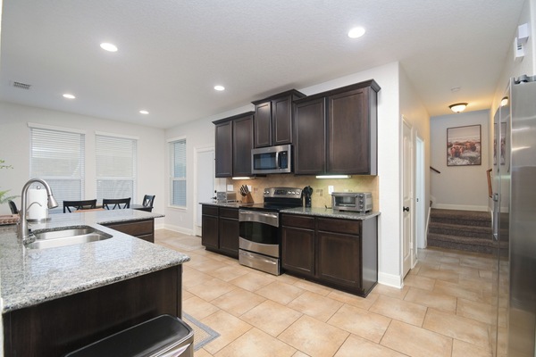 Frigorífic, microones, forn i placa de cuina