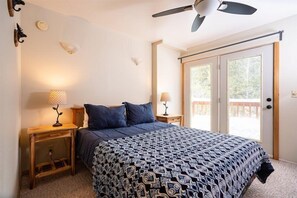 4 bedrooms, desk, iron/ironing board, travel cot