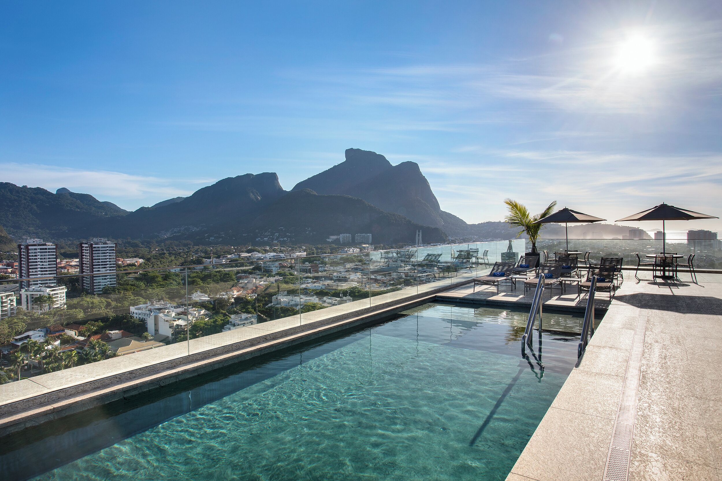 Utendørsbasseng