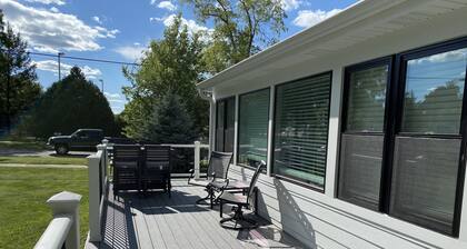 Modern Downtown Lake Geneva Charm Sleeps 8