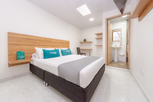 Hypo-allergenic bedding, free WiFi, bed sheets