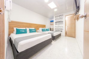 Hypo-allergenic bedding, free WiFi, bed sheets