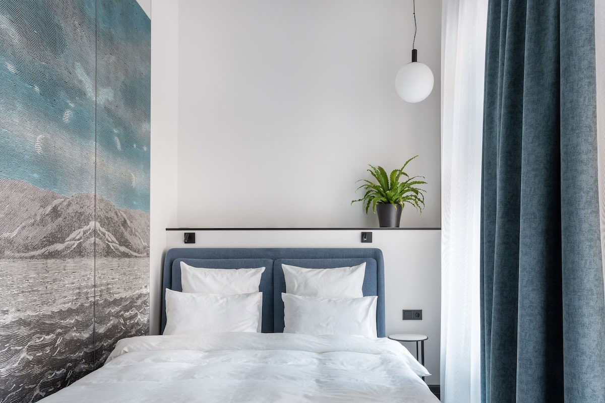 Design Suite | 1 bedroom, premium bedding, minibar, in-room safe