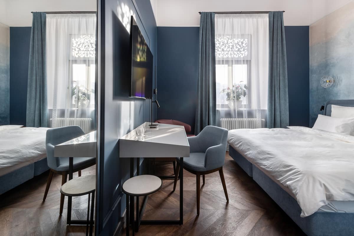 1 bedroom, premium bedding, minibar, in-room safe