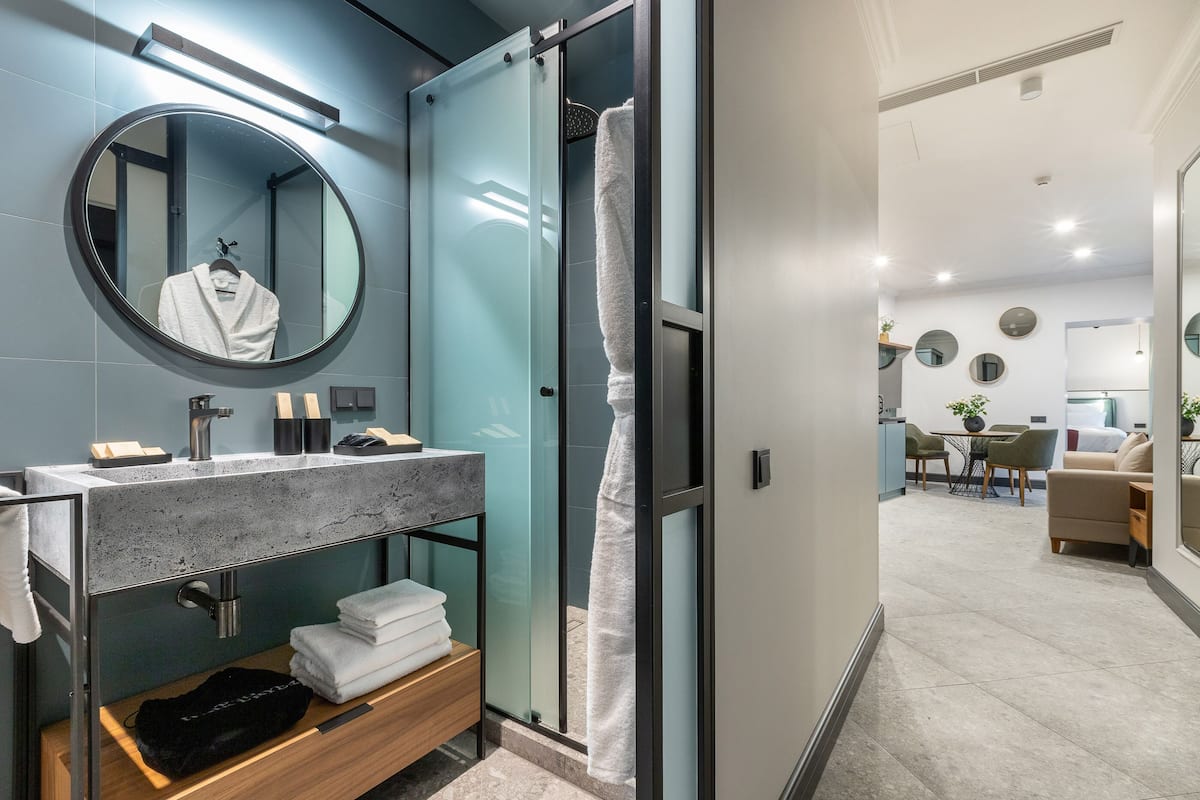 1 bedroom, premium bedding, minibar, in-room safe