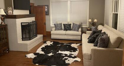 Historic Lisenby-Campbell House; Spacious, Historic & Tastefully Updated.