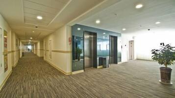 المنشأة من الداخل